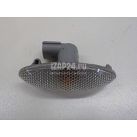 Повторитель на крыло белый Toyota Auris (E15) (2006 - 2012) 81730-02080