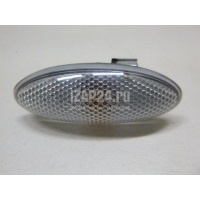 Повторитель на крыло белый Toyota Auris (E15) (2006 - 2012) 8173002080