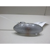 Повторитель на крыло белый Toyota Auris (E15) (2006 - 2012) 8173002080