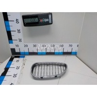 Решетка радиатора левая BMW 5-серия E60/E61 (2003 - 2009) 51137065701