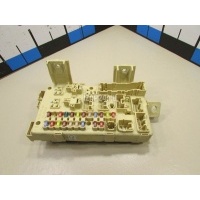 Блок предохранителей Toyota Avensis II (2003 - 2008) 8273005050