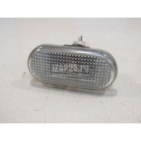 Повторитель на крыло белый Nissan Micra (K12E) (2002 - 2010) 26160AX001