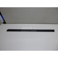 Накладка стекла переднего правого Toyota Auris (E15) (2006 - 2012) 6817112330