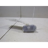 Повторитель на крыло белый Nissan Micra (K12E) (2002 - 2010) 26160AX001