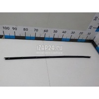 Накладка стекла переднего правого Toyota CorollaVerso (2004 - 2009) 681710F010