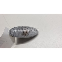 Повторитель на крыло белый Toyota Auris (E15) (2006 - 2012) 8173002080