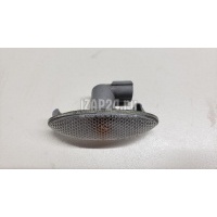 Повторитель на крыло белый Toyota Auris (E15) (2006 - 2012) 8173002080