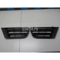 Решетка радиатора Renault Scenic II (2003 - 2009) 7701477306