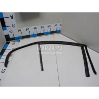 Уплотнитель стекла двери BMW 1-серия E87/E81 (2004 - 2011) 51347066616