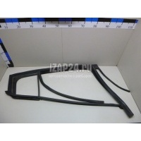 Уплотнитель стекла двери Renault Megane III (2009 - 2016) 823303128R