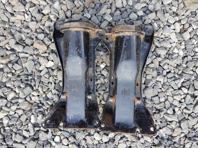 8D0512342 audi a4 b5 quattro крепления заднего амортизатора