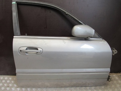 Стекло двери передней правой Mitsubishi Sigma 1993