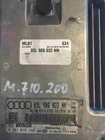 03L906022NN Блок управления двигателем (ДВС) Audi A4 B8 2010