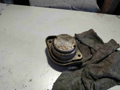 4b0399151m Подушка крепления КПП Audi A6 2003