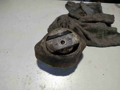 4b0399151m Подушка крепления КПП Volkswagen Passat 2002