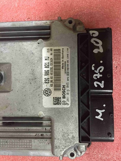 03G906021MJ Блок управления двигателем (ДВС) Volkswagen Touran 2010