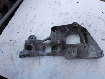 06f903143b Кронштейн генератора Audi A4 2009