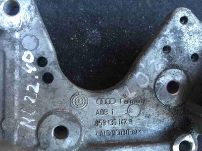 059130147P Кронштейн Audi A4 B8 2012