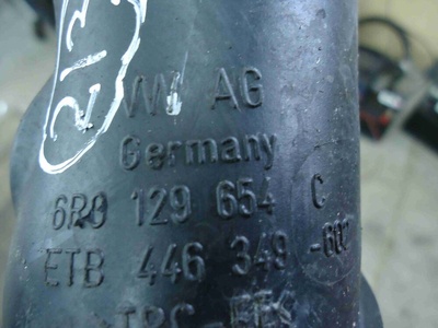 6R0129654C Патрубок воздушного фильтра Audi A3 2009