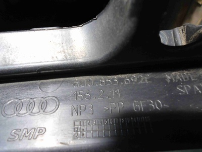 8U0853692C Кронштейн решетки радиатора Audi Q3 2016