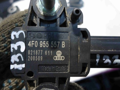 4F0955557B Датчик удара Audi A6 2010