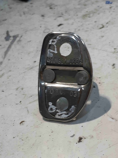 4E0837033A Петля двери Audi A8 2006
