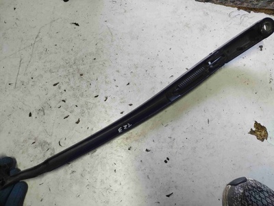 7l6955408a Щеткодержатель (поводок стеклоочистителя, дворник) Volkswagen Touareg 2009