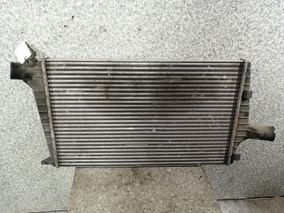 Интеркулер 2.5TDI , под датчик , MODINE , 4B0145805A , дефект 2 защелок Audi A6 allroad 2002