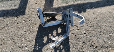 4d0821137 Кронштейн переднего бампера Audi A8 1998
