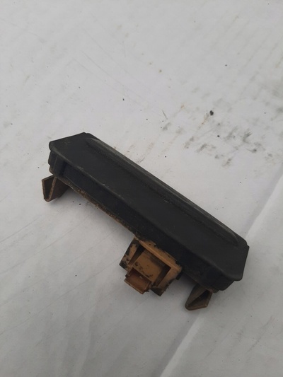 8D0827566D микровыключатель люка ручка audi a3 a4