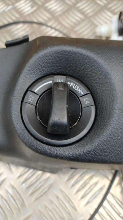 Переключатель полного привода Toyota Hilux 2017