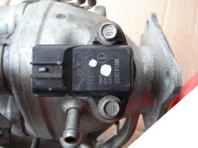MN143855 mitsubishi lancer 7 vii датчик mapsensor