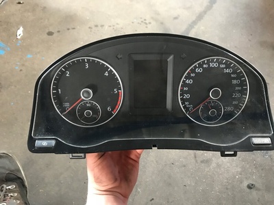 1k8920871C спидометр scirocco 2.0 tdi европа