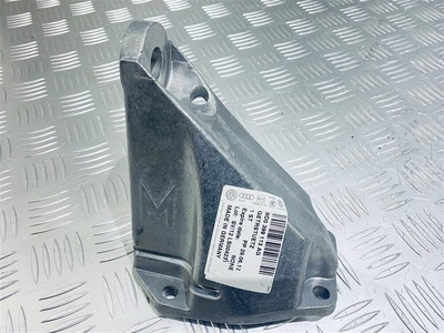 8D0399113AG Кронштейн КПП Audi A6 C6 2010
