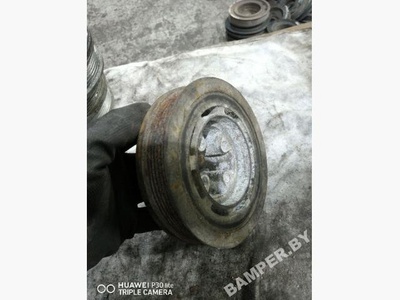 037105243A Шкив коленвала Volkswagen Passat 1995