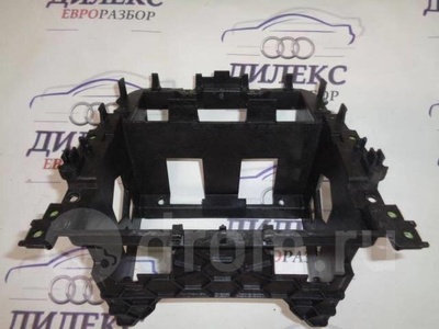 1k0858005d рамка магнитолы VW Jetta 2005-2011