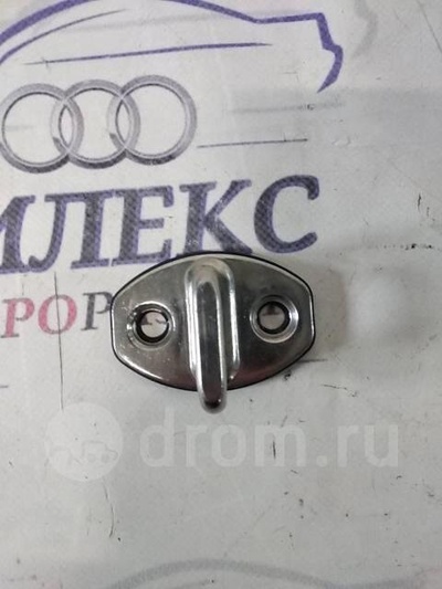 3C0837033B ответная часть замка двери VW Tiguan 2007-2011 2008