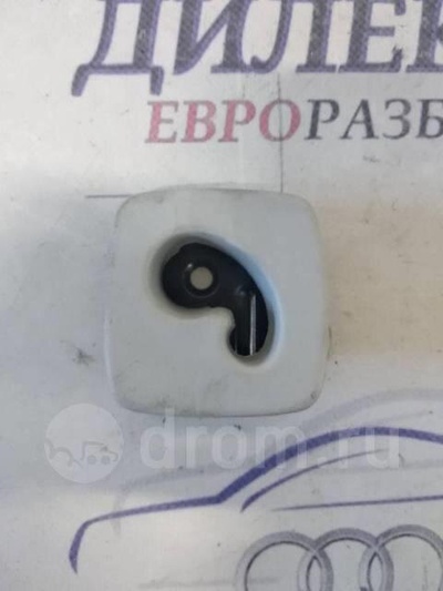 5n0861705a крючок для одежды VW Tiguan 2007-2011 2008