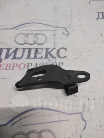 06F103390A кронштейн двигателя VW Passat (B6) 2005-2010 2008