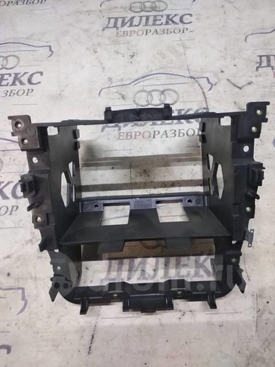 1k0858005d рамка магнитолы VW Jetta 2005-2011 2008