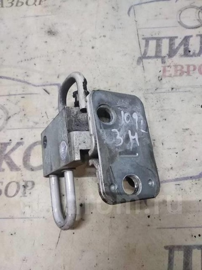 3c8833411a петля двери VW Passat (B6) 2005-2010 2010