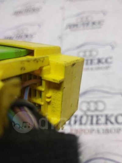 4f0973100c разъем Audi