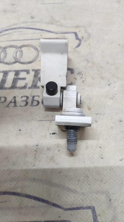 8K0831402B петля двери Audi Q5 2011