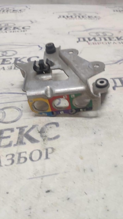 7L0616251 кронштейн VW Touareg 2002-2010