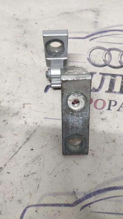 7L0831402A петля двери VW Touareg 2002-2010 2006