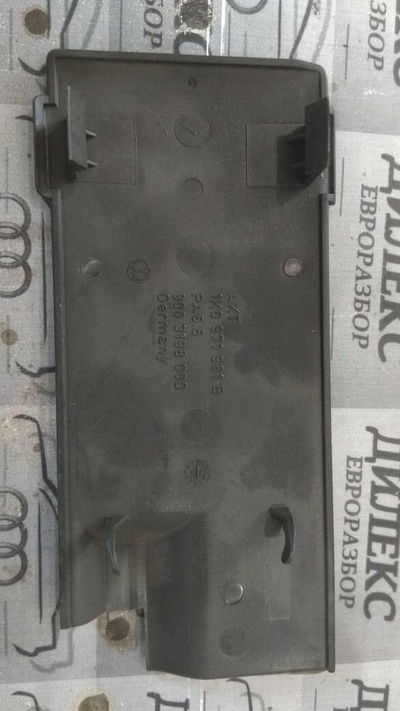 1k0971981b крышка VW Jetta 2005-2011 2006
