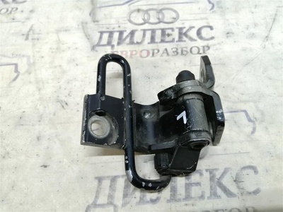 3c8833411a петля двери VW Passat (B6) 2005-2010