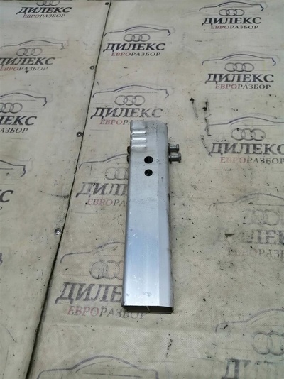 8k0807332 кронштейн усилителя заднего бампера Audi A4 (B8) 2007-2015 2009/12