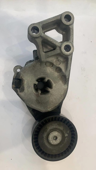 06A903315F ролик-натяжитель ручейкового ремня VW Passat (B6) 2005-2010 26.04.2006