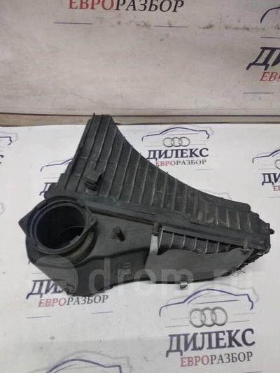 7L0129607C корпус воздушного фильтра VW Touareg 2002-2010 2004